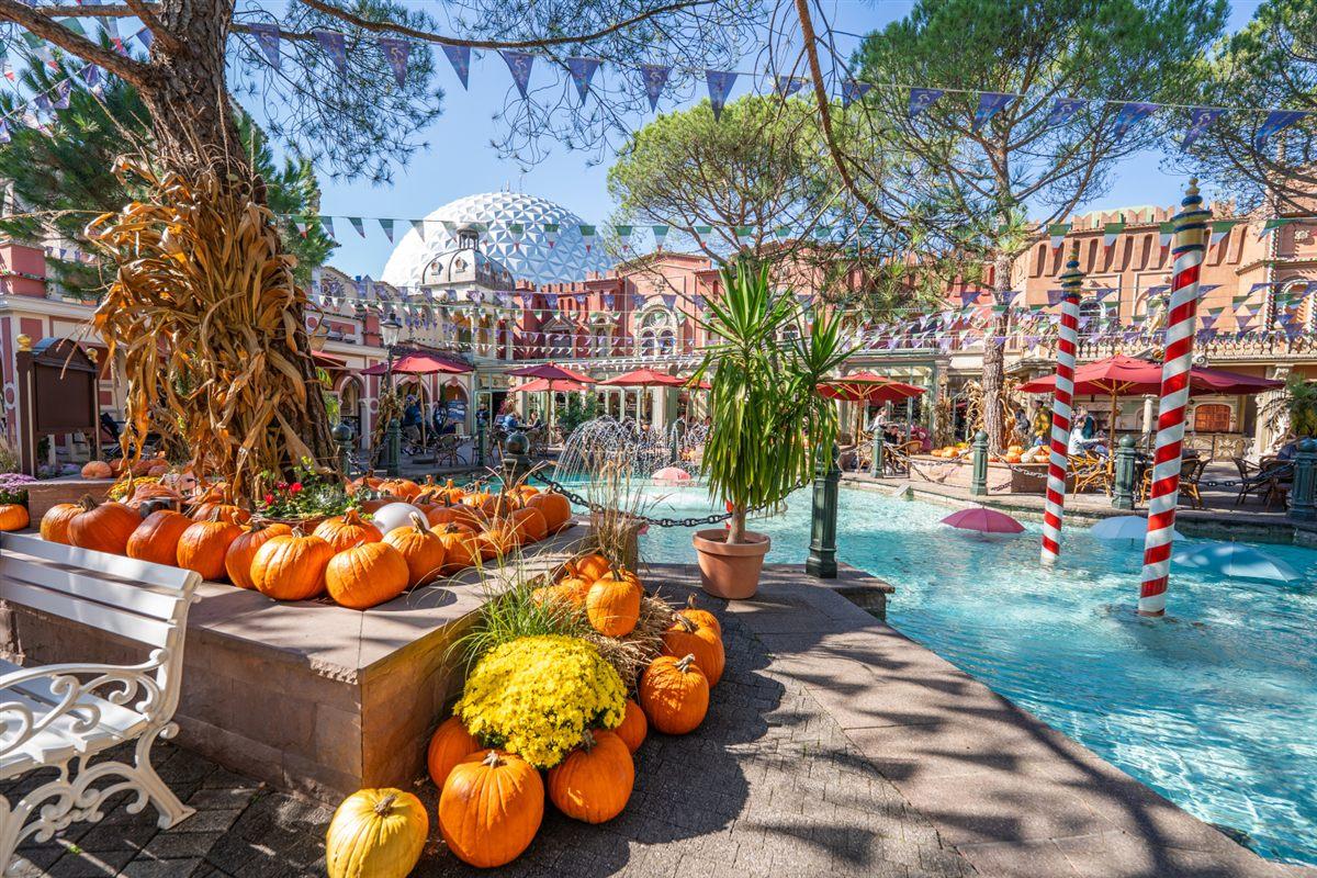 Halloween-seizoen in Europa-Park — herfstdecoratie
