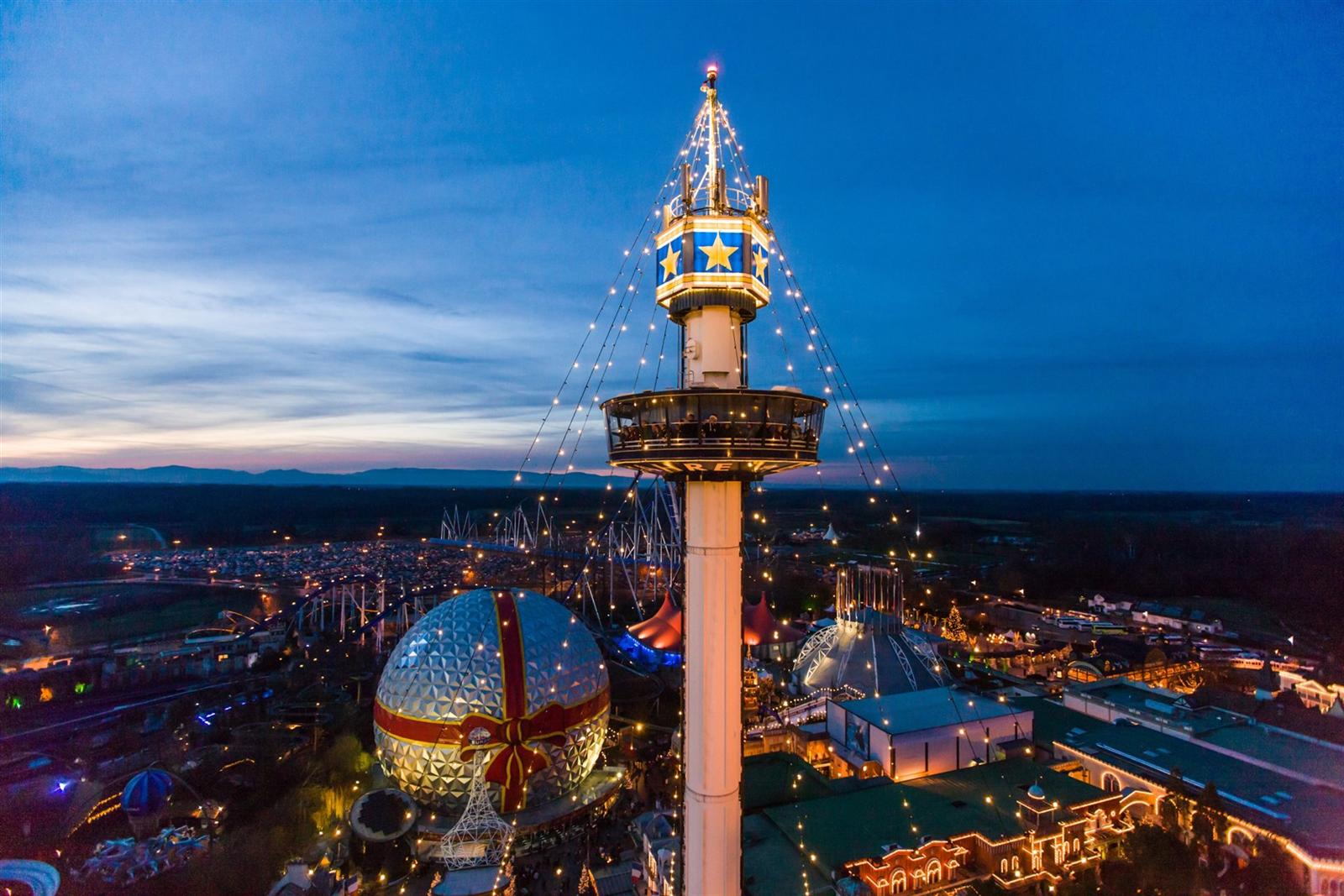 Winterseizoen in Europa-Park — besneeuwde themagebieden